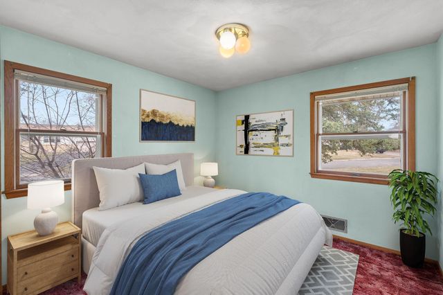 2460 E Meadow Drive, North Saint Paul, MN 55109