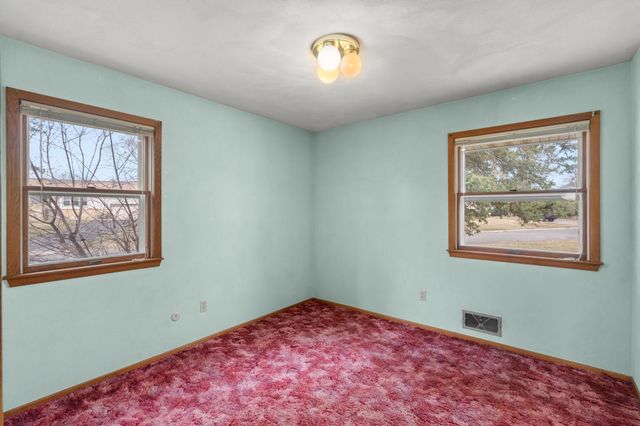 2460 E Meadow Drive, North Saint Paul, MN 55109