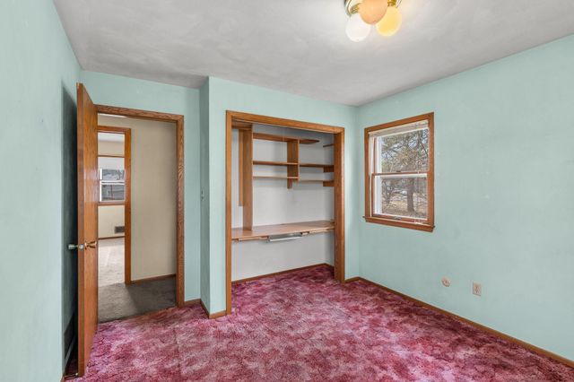 2460 E Meadow Drive, North Saint Paul, MN 55109