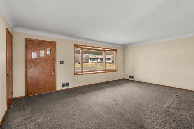 2460 E Meadow Drive, North Saint Paul, MN 55109