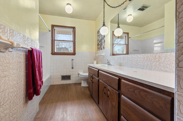 2460 E Meadow Drive, North Saint Paul, MN 55109