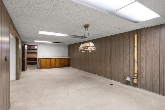 2460 E Meadow Drive, North Saint Paul, MN 55109