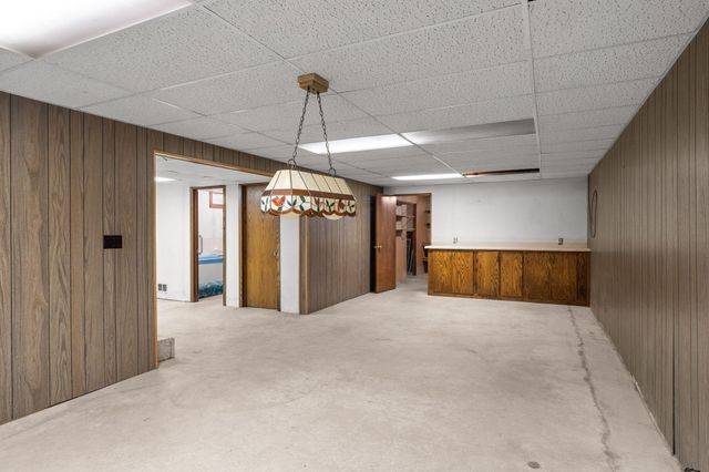 2460 E Meadow Drive, North Saint Paul, MN 55109