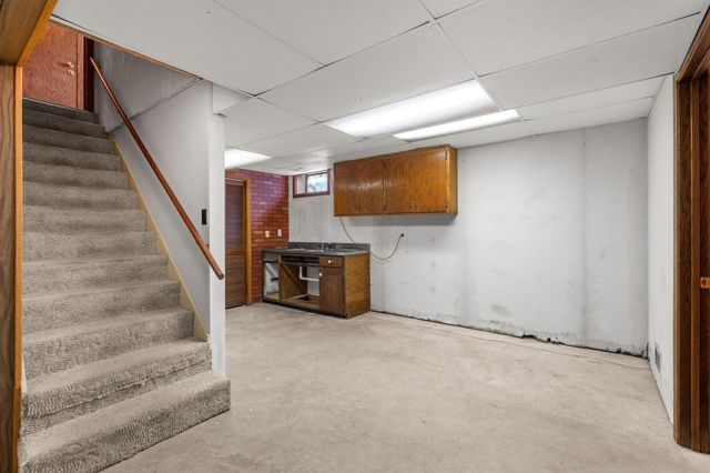 2460 E Meadow Drive, North Saint Paul, MN 55109