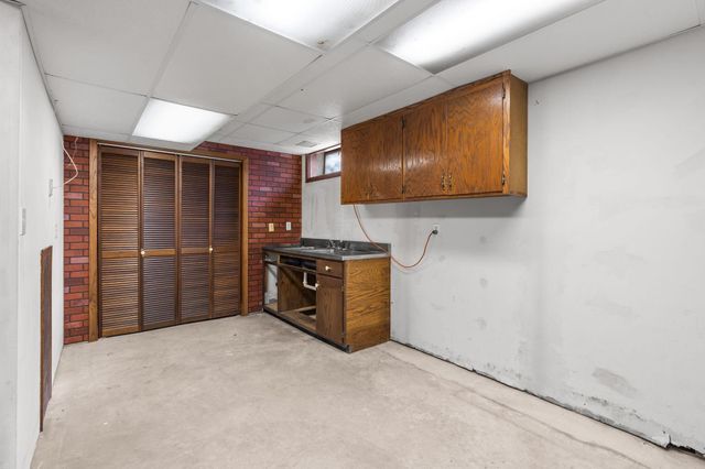 2460 E Meadow Drive, North Saint Paul, MN 55109