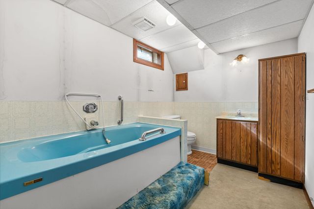 2460 E Meadow Drive, North Saint Paul, MN 55109