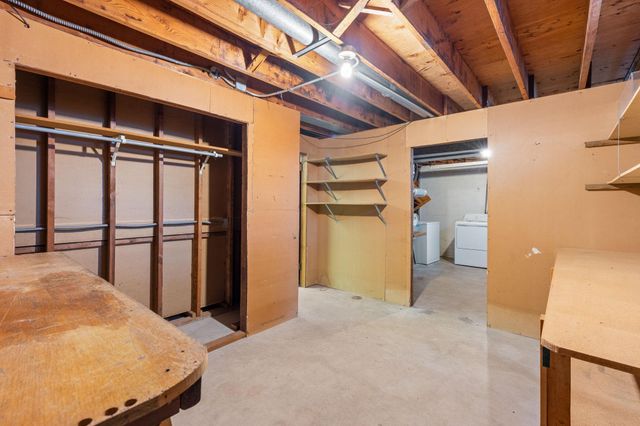 2460 E Meadow Drive, North Saint Paul, MN 55109