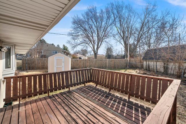 2460 E Meadow Drive, North Saint Paul, MN 55109