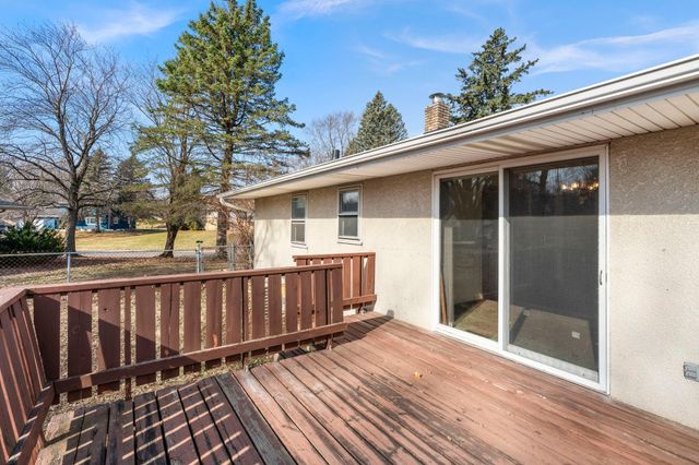 2460 E Meadow Drive, North Saint Paul, MN 55109