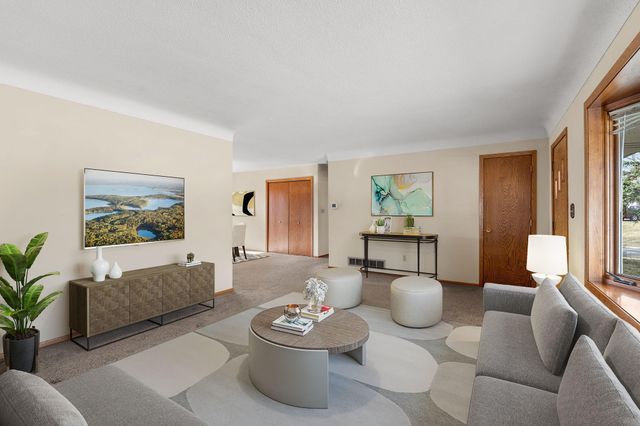 2460 E Meadow Drive, North Saint Paul, MN 55109