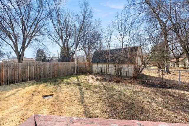 2460 E Meadow Drive, North Saint Paul, MN 55109