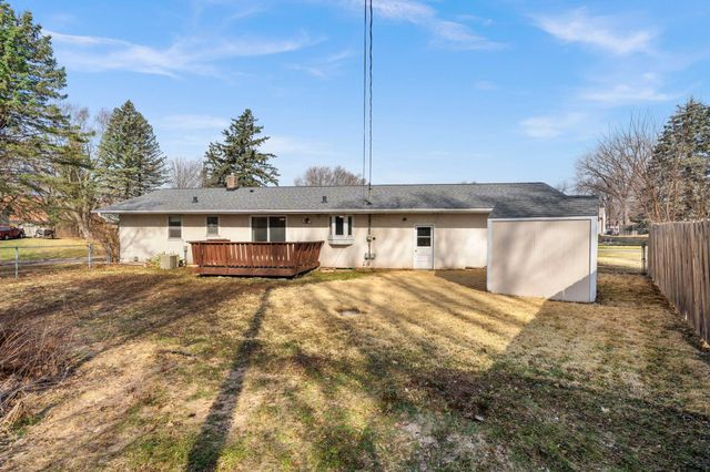 2460 E Meadow Drive, North Saint Paul, MN 55109