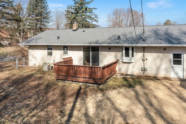 2460 E Meadow Drive, North Saint Paul, MN 55109