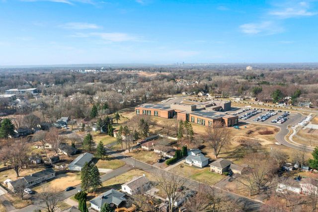 2460 E Meadow Drive, North Saint Paul, MN 55109