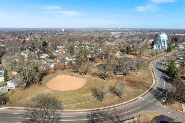 2460 E Meadow Drive, North Saint Paul, MN 55109