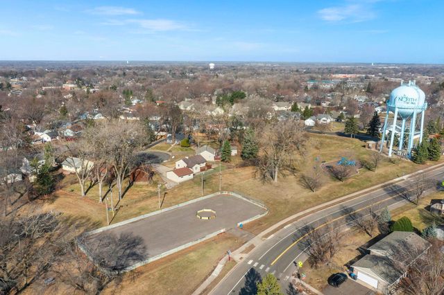 2460 E Meadow Drive, North Saint Paul, MN 55109