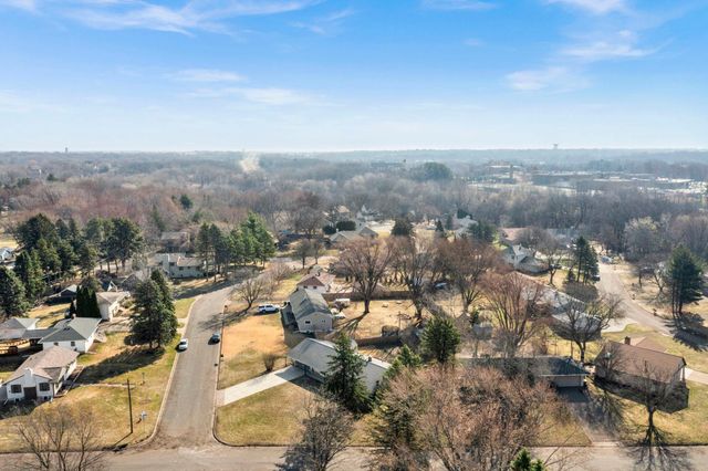 2460 E Meadow Drive, North Saint Paul, MN 55109