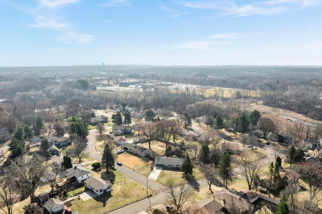 2460 E Meadow Drive, North Saint Paul, MN 55109