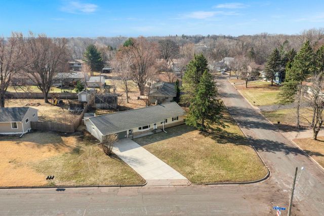 2460 E Meadow Drive, North Saint Paul, MN 55109