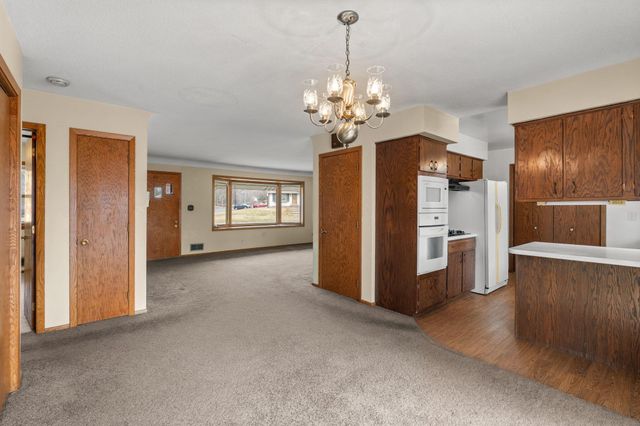 2460 E Meadow Drive, North Saint Paul, MN 55109