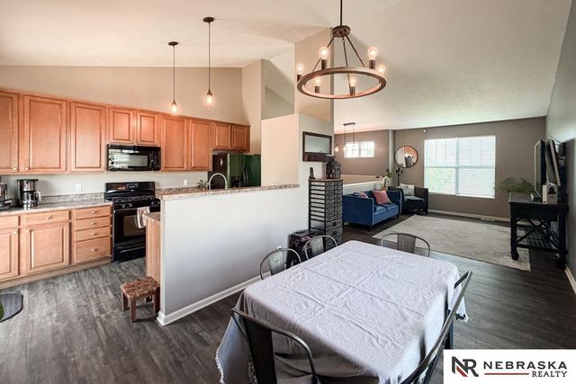 2301 Lakewood Drive, Papillion, NE 68046