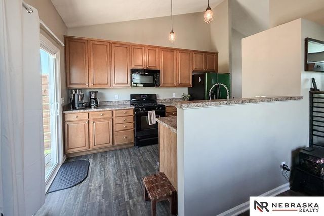 2301 Lakewood Drive, Papillion, NE 68046
