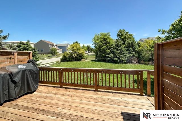 2301 Lakewood Drive, Papillion, NE 68046