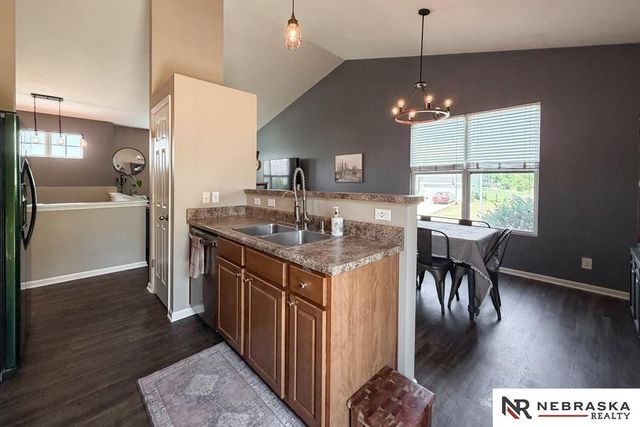 2301 Lakewood Drive, Papillion, NE 68046