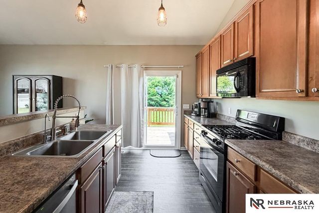 2301 Lakewood Drive, Papillion, NE 68046