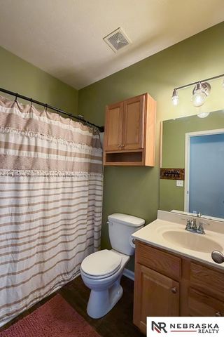2301 Lakewood Drive, Papillion, NE 68046