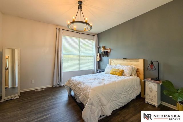 2301 Lakewood Drive, Papillion, NE 68046