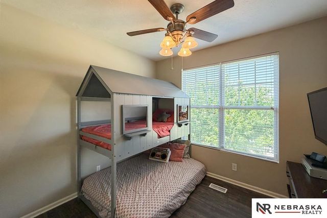 2301 Lakewood Drive, Papillion, NE 68046