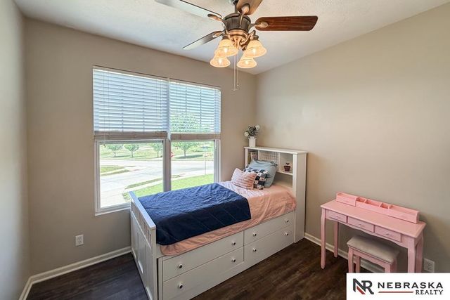2301 Lakewood Drive, Papillion, NE 68046
