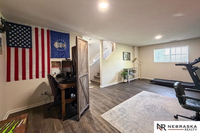 2301 Lakewood Drive, Papillion, NE 68046