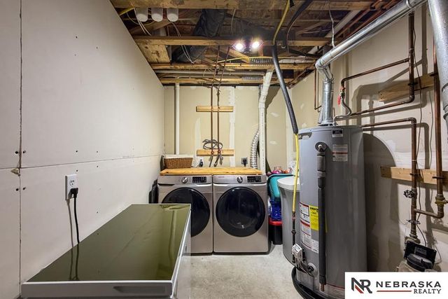 2301 Lakewood Drive, Papillion, NE 68046