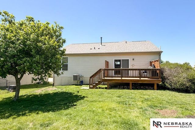 2301 Lakewood Drive, Papillion, NE 68046