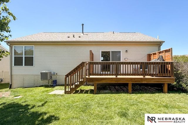 2301 Lakewood Drive, Papillion, NE 68046