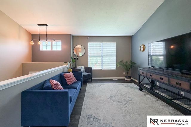 2301 Lakewood Drive, Papillion, NE 68046