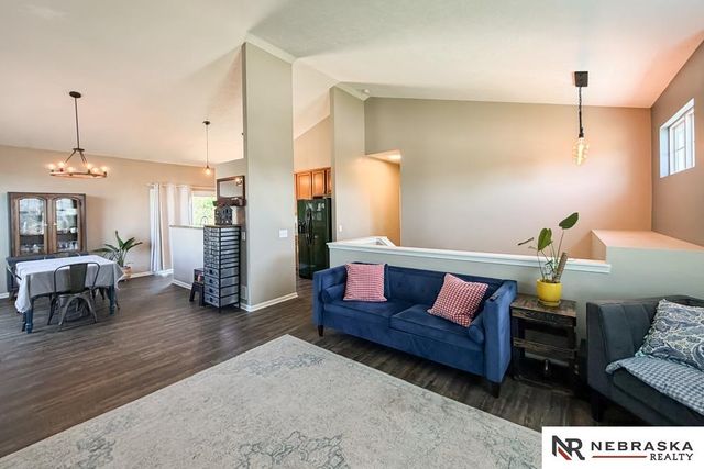 2301 Lakewood Drive, Papillion, NE 68046