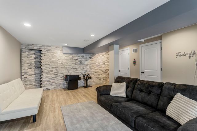 411 Provence Court, Lisle, IL 60532