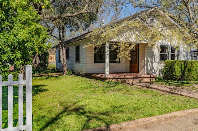 11 Welch Ln, Ione, CA 95640