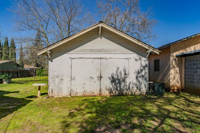 11 Welch Ln, Ione, CA 95640