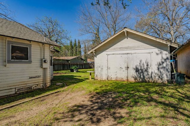 11 Welch Ln, Ione, CA 95640