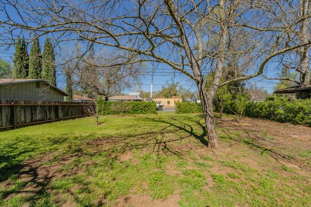 11 Welch Ln, Ione, CA 95640