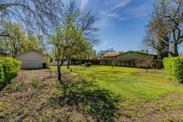 11 Welch Ln, Ione, CA 95640