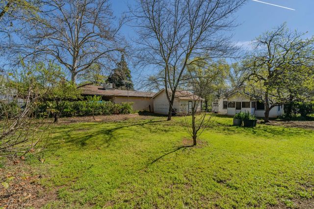 11 Welch Ln, Ione, CA 95640