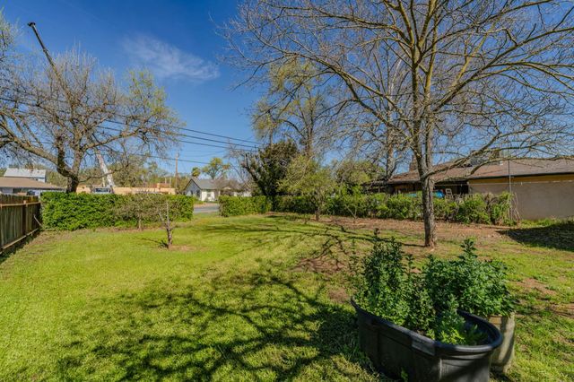 11 Welch Ln, Ione, CA 95640