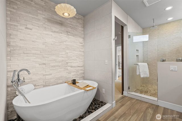 16323 NE 44th Court, Redmond, WA 98052