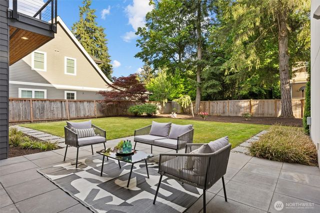 16323 NE 44th Court, Redmond, WA 98052