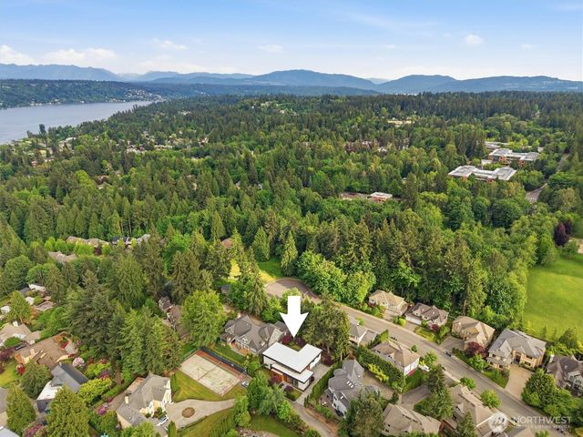 16323 NE 44th Court, Redmond, WA 98052